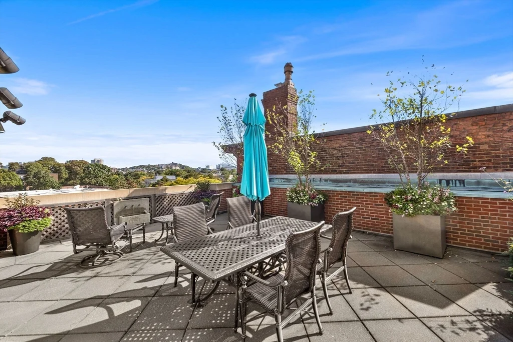 10 Vernon, Coolidge Corner