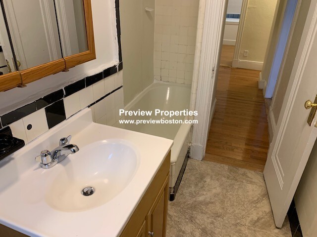 1810 Commonwealth Ave, Brighton