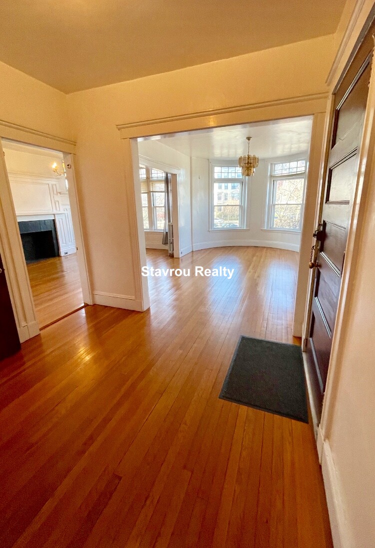 1681 Beacon St, Aspinwall Hill