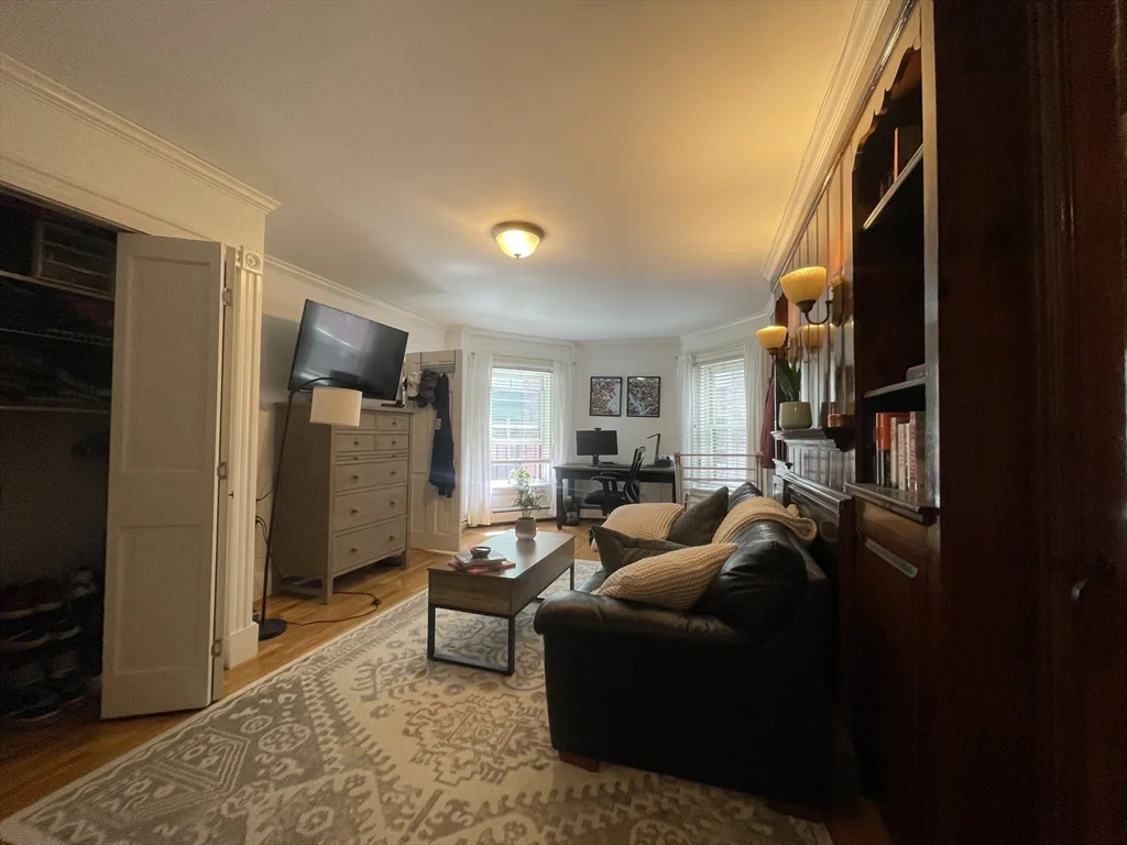 218 Newbury, Back Bay