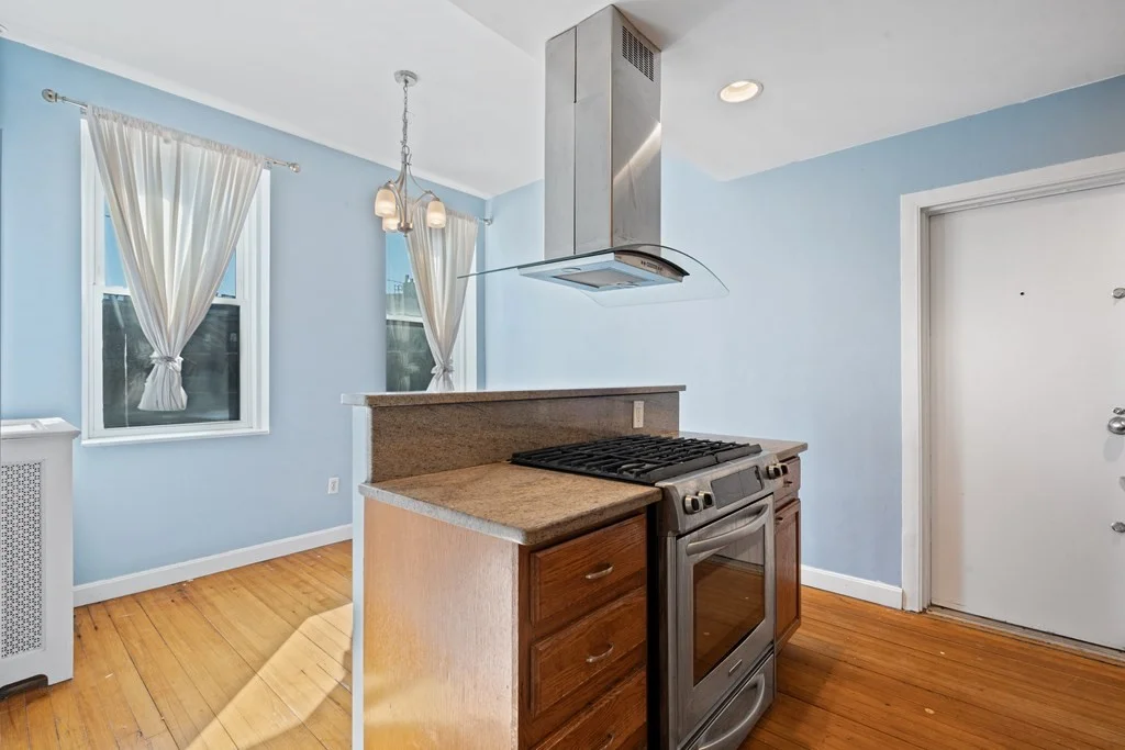 2 Euston St, Coolidge Corner