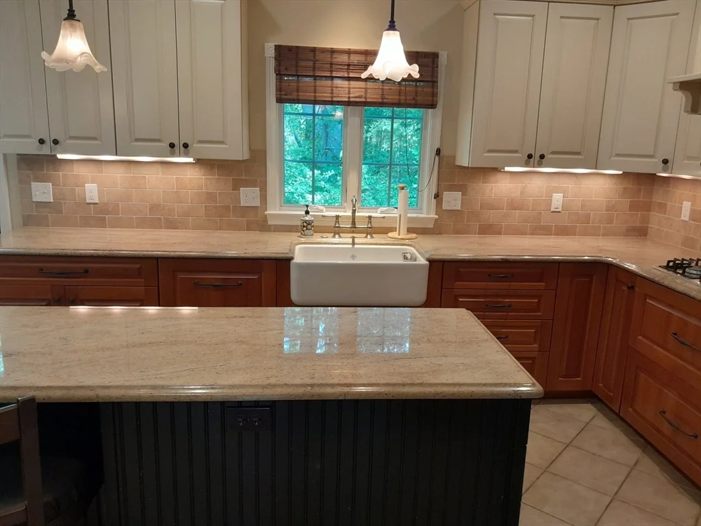 373 Littlefield Ln, Marlborough