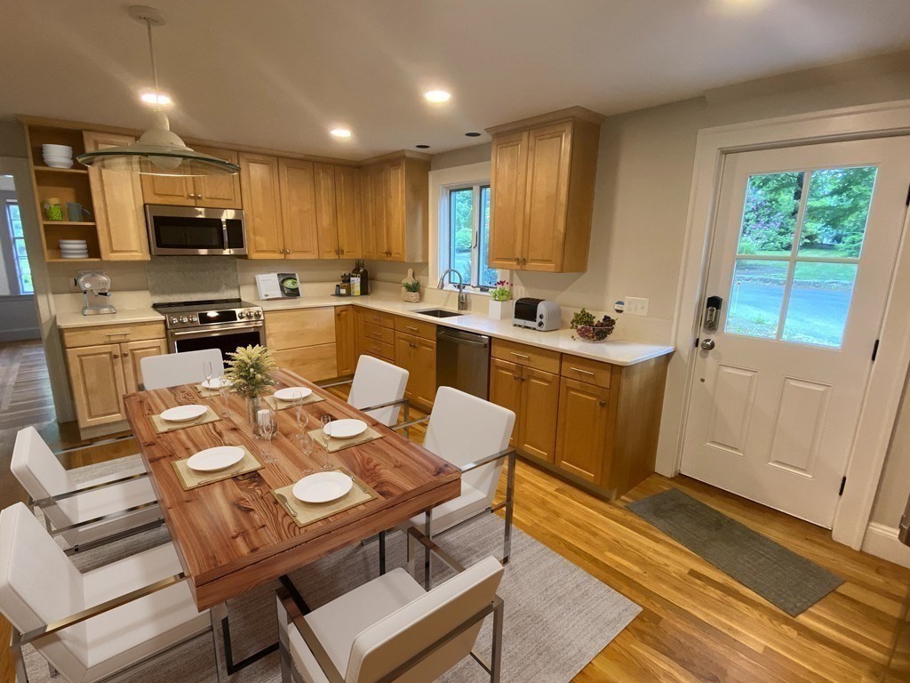 6 Surrey Rd, Newtonville