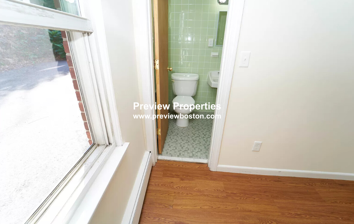 74 South Huntington Ave, Jamaica Plain