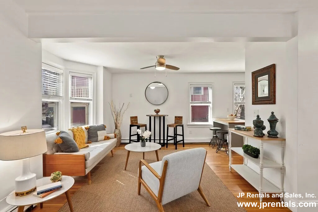 19 Norfolk St, Roxbury