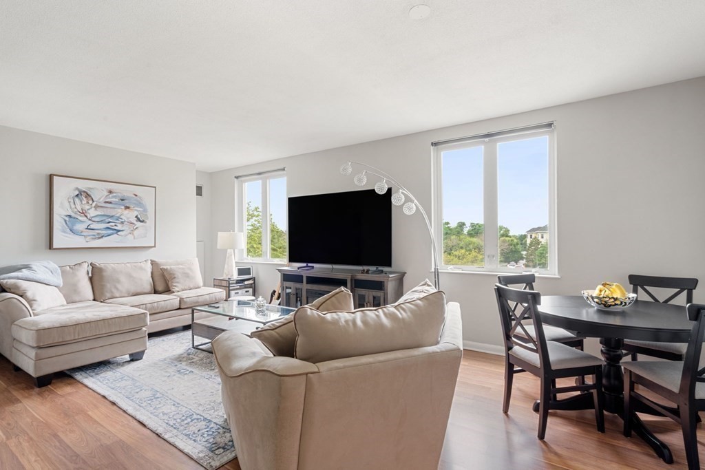 100 Marina Dr, Quincy