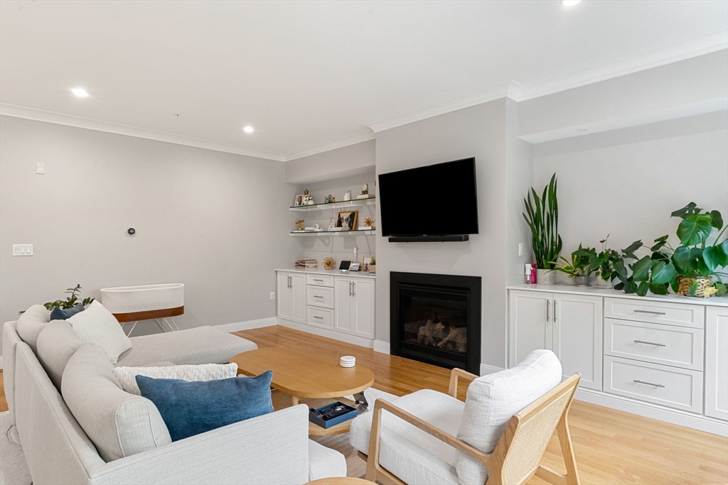 12 Blueberry Hill Ln, Melrose