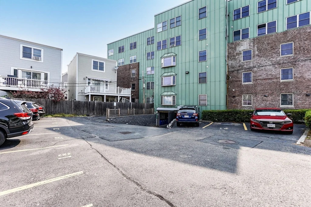 120 W 7th St, South Boston