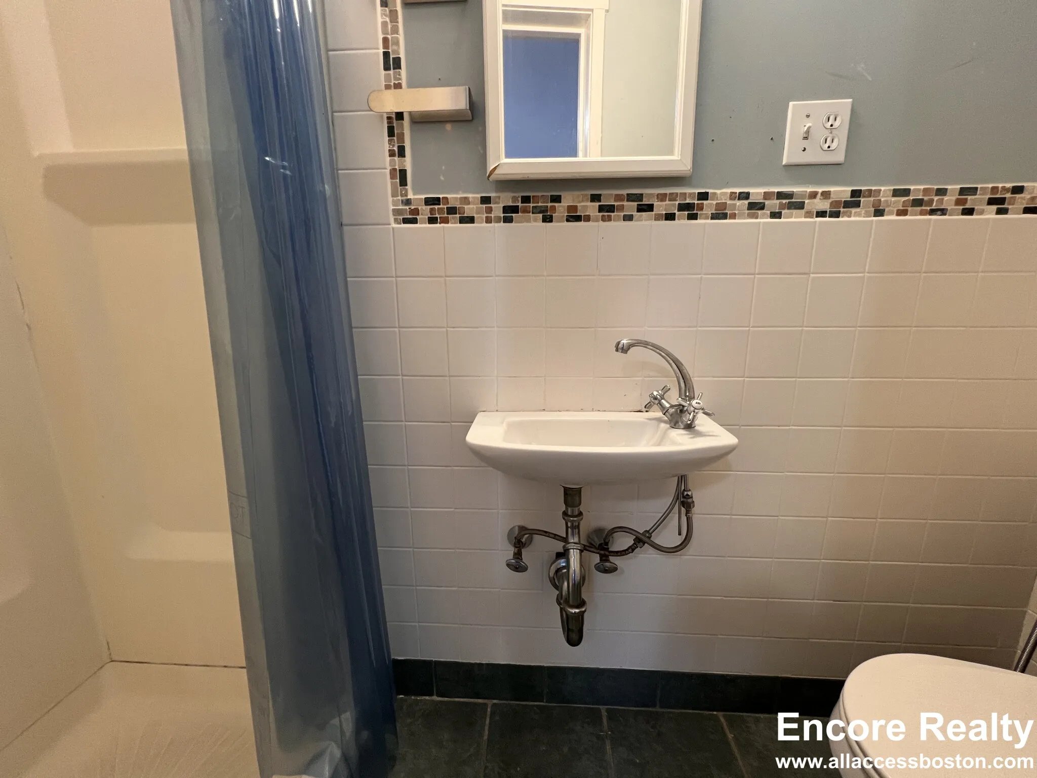 9 Kenwood St, North Brookline