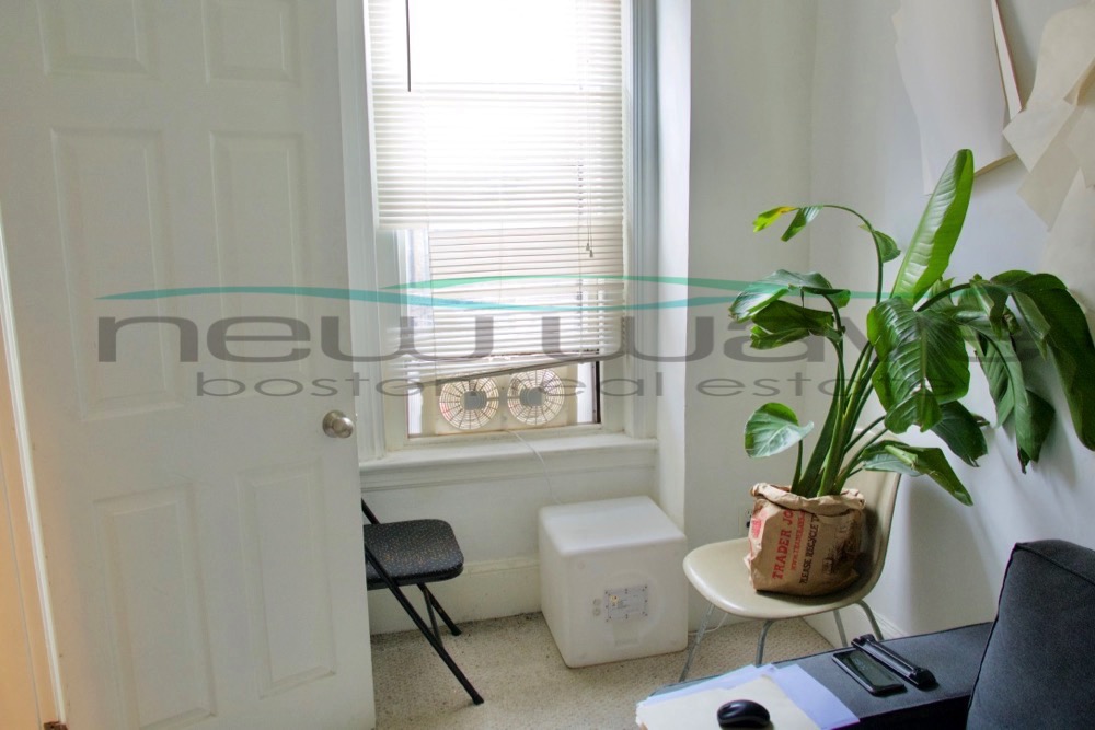 225 Newbury St, Back Bay