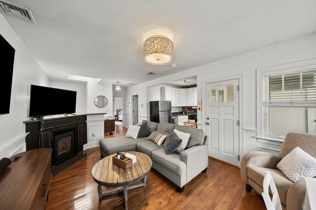 293 W Second St, South Boston
