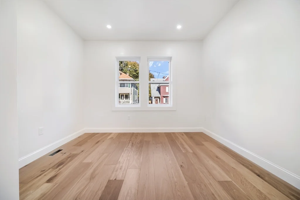 9 Knollin St, Malden