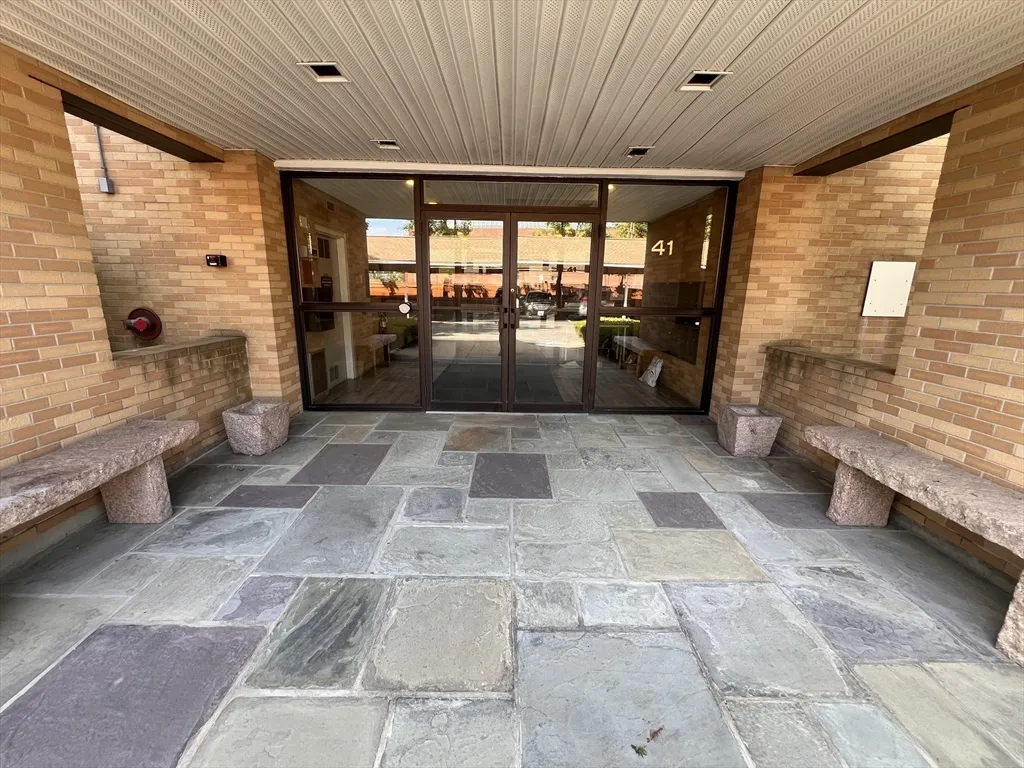 41 Centre St, North Brookline