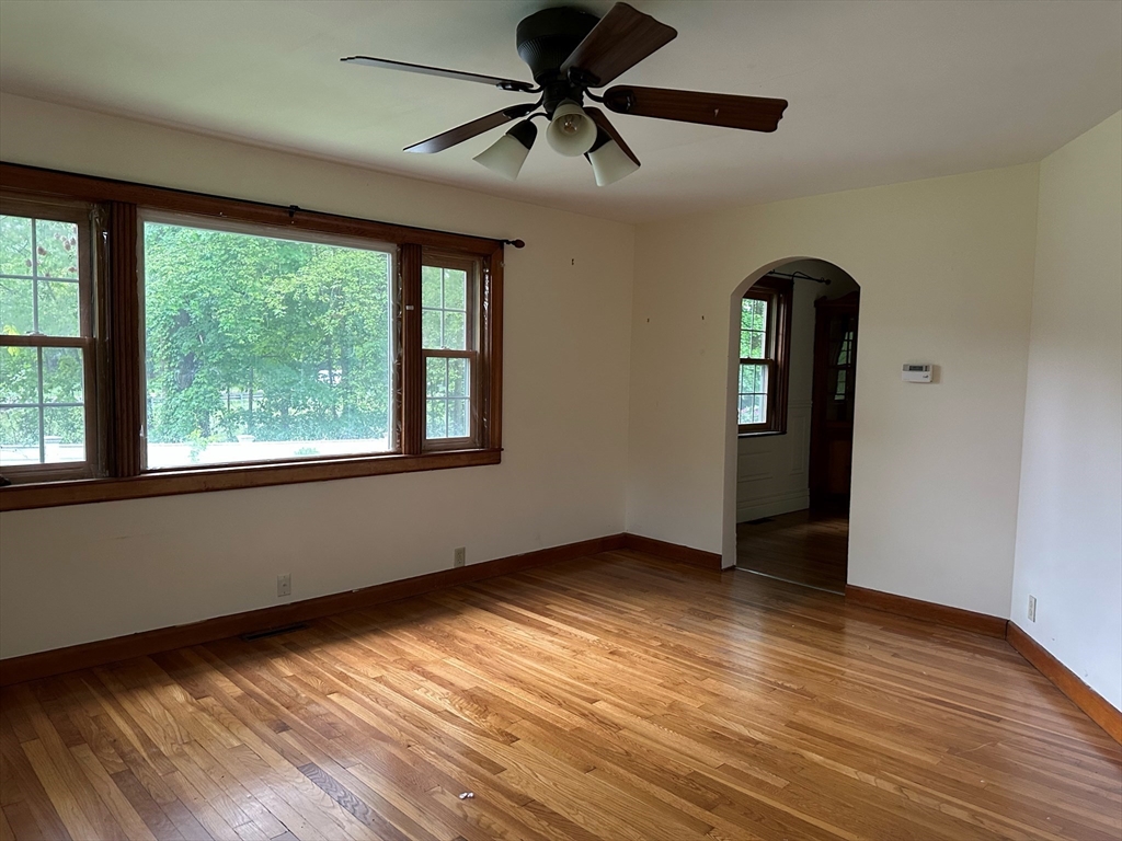 8 Castle Rd, Wayland