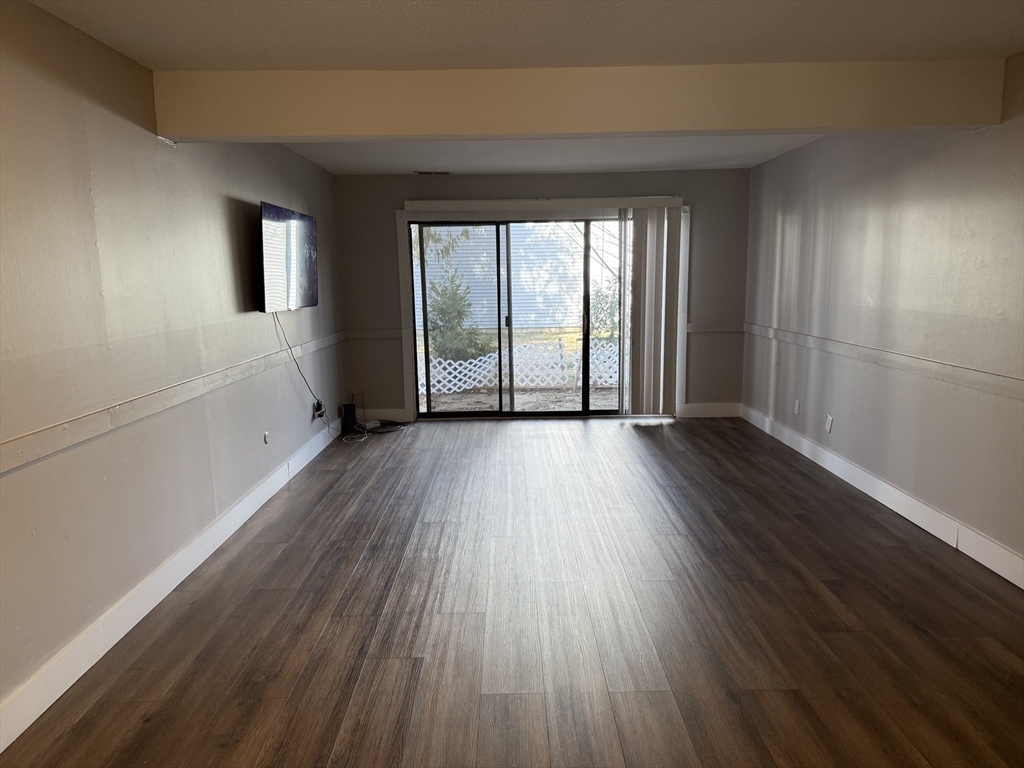 555 Russell Rd, Westfield