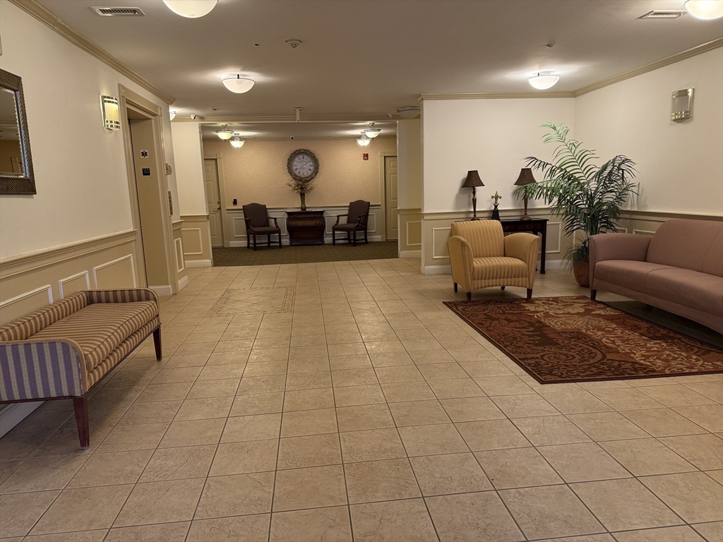 1 Millbrook Ln, Wakefield