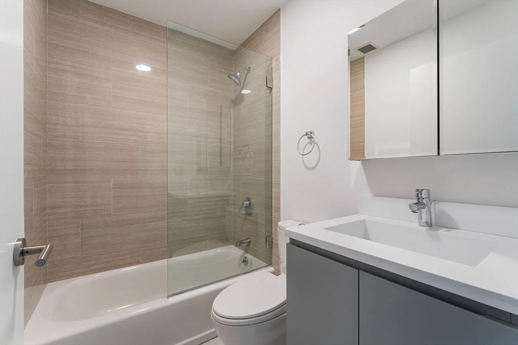 425 Boylston St, Back Bay