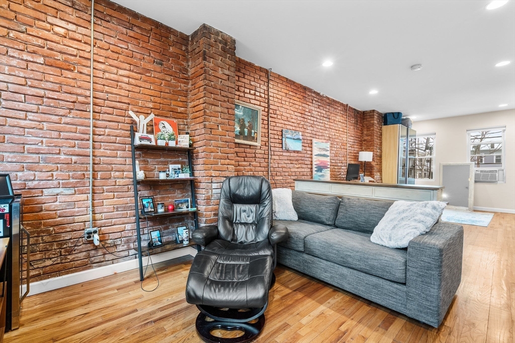 6 Drake Pl, East Boston