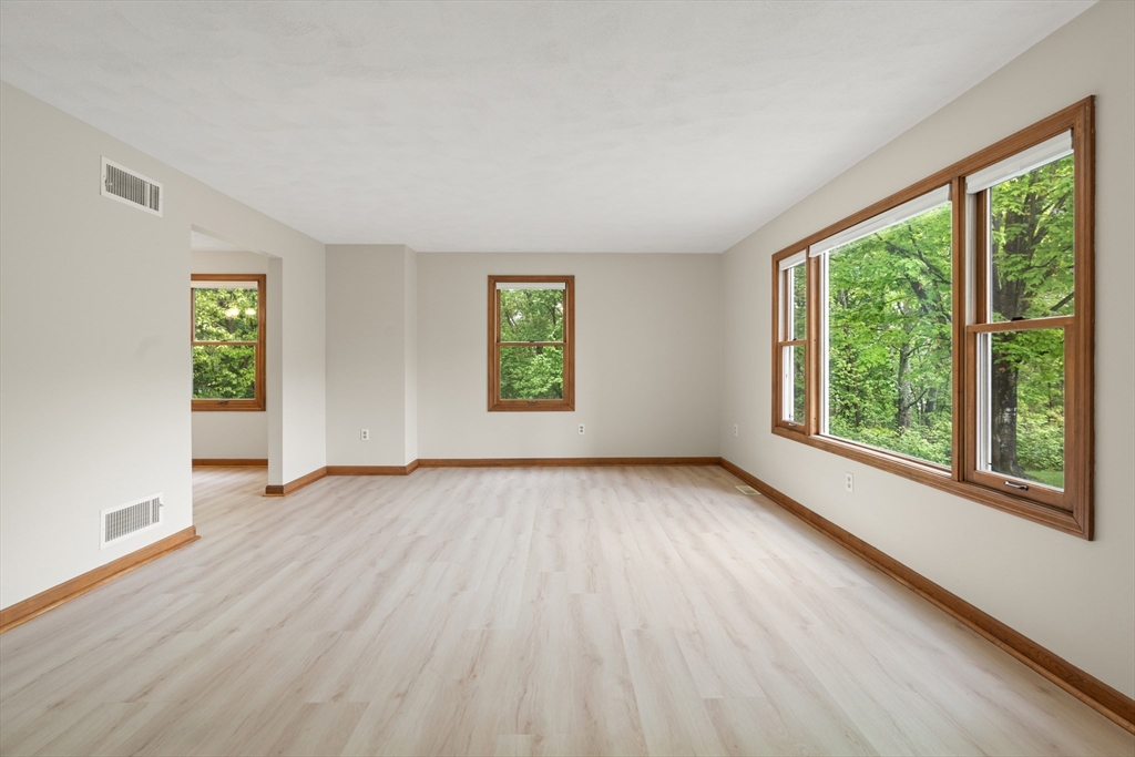 8 Candice Ct, Woburn