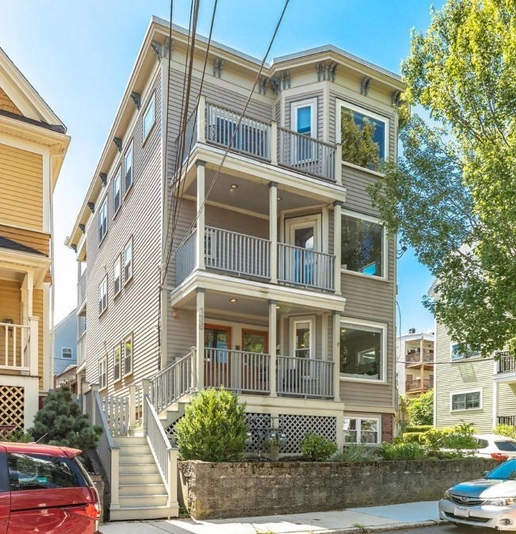 136 Hudson St, Powder House Square