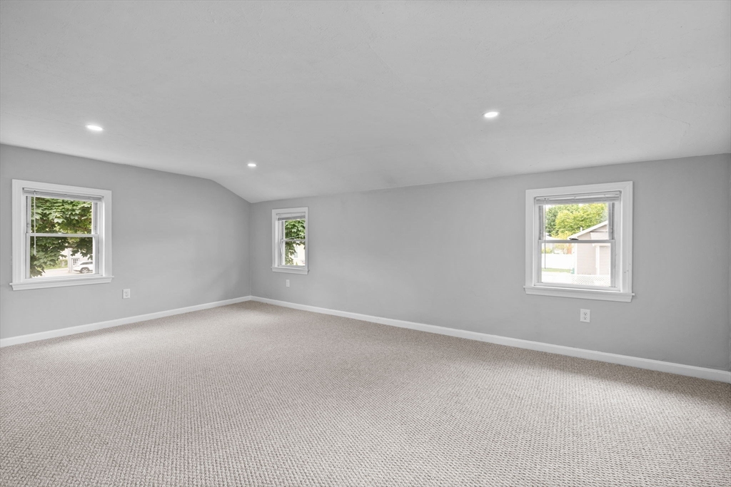 28 Greenwood Ave, Weymouth