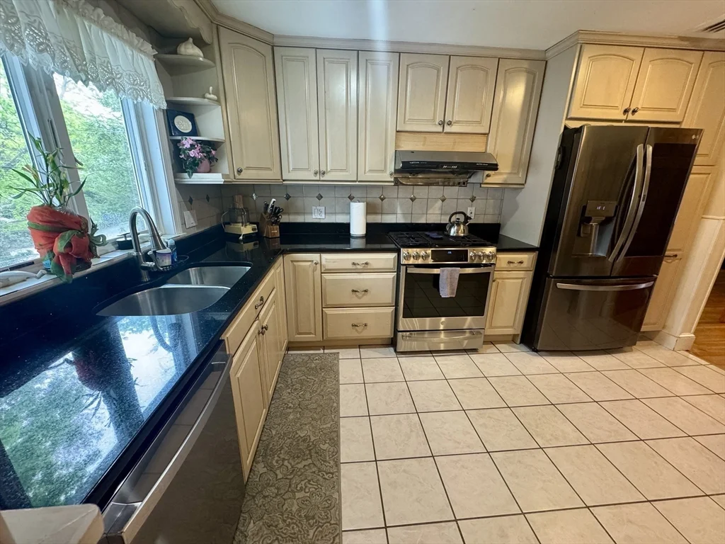 328 Blue Hill Ave, Milton