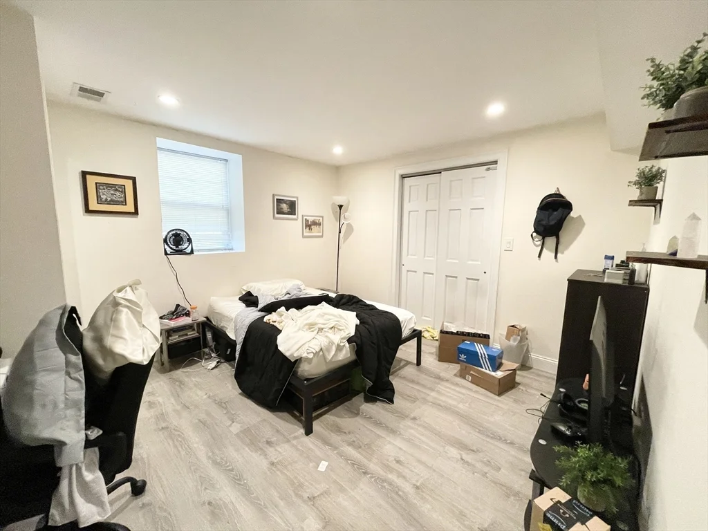 21 Iroquois, Mission Hill