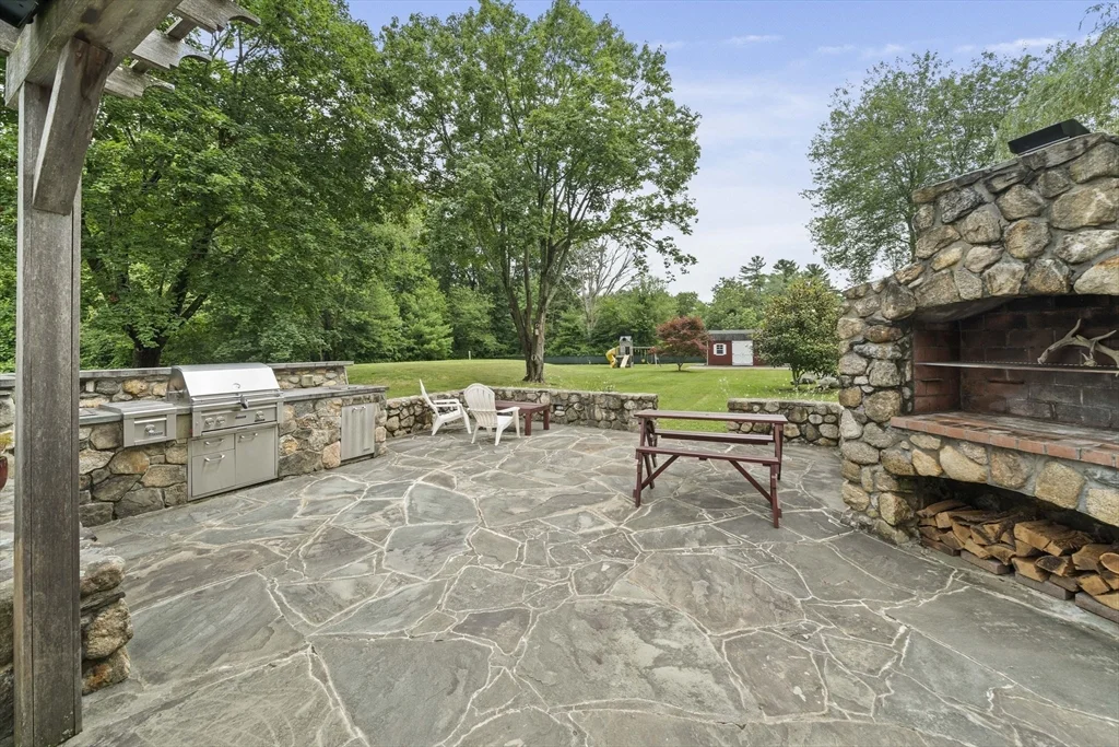 114 Main St, Norwell