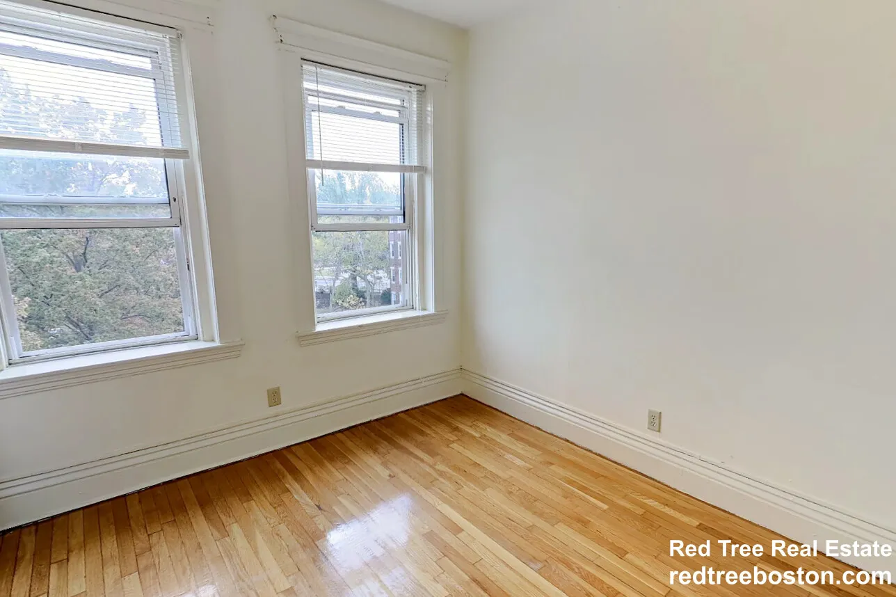 102 Queensberry St, Fenway