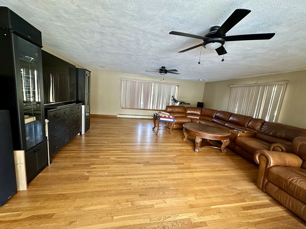 42 Pine Acres Rd, Foxboro