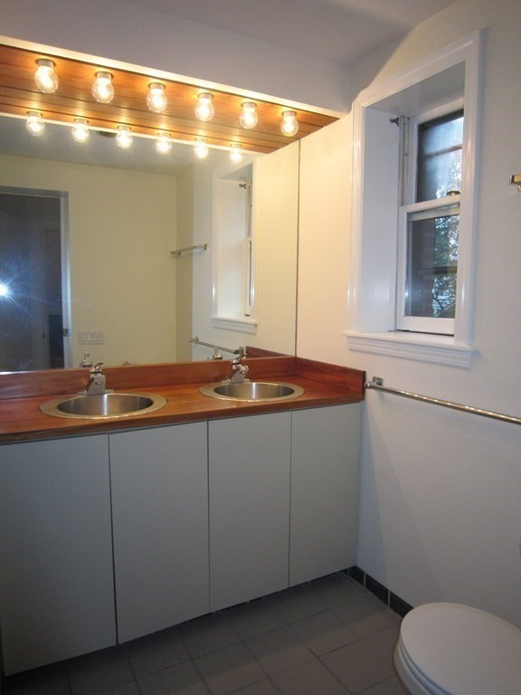 993 Memorial Dr, Harvard Square