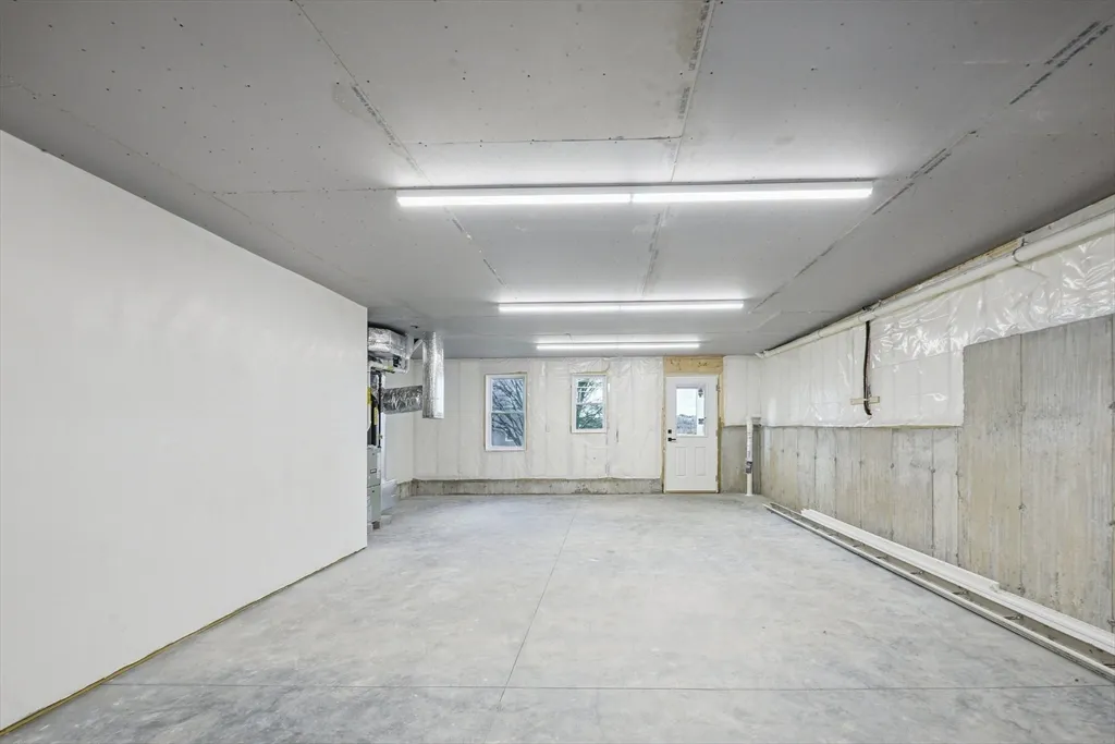 122 Stowe St, Fall River