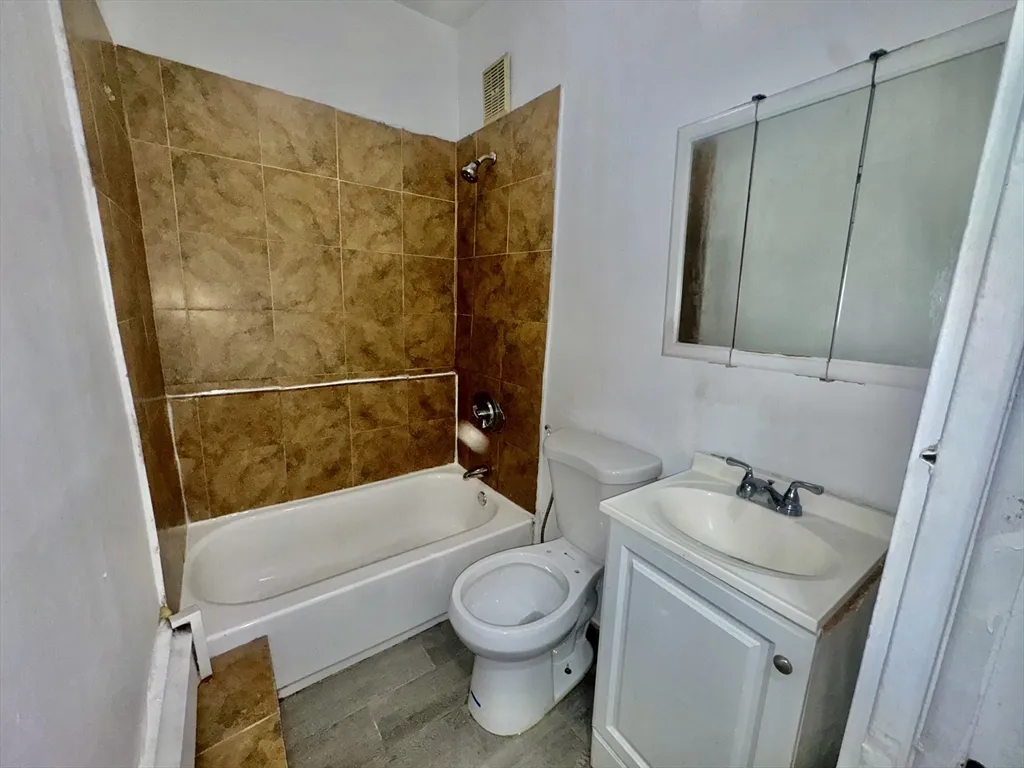 20 S Huntington Ave, Jamaica Plain