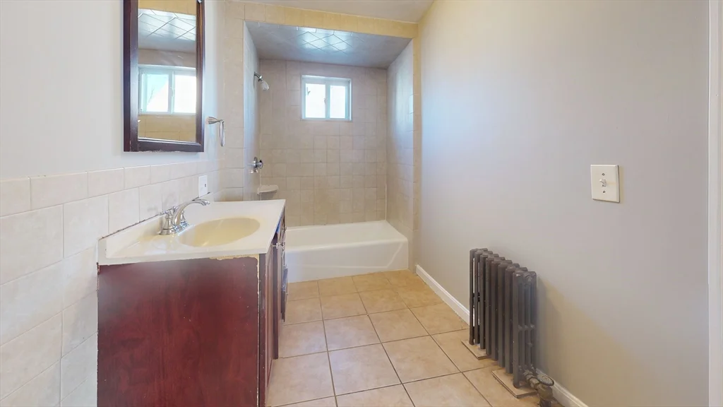 50 Plymouth St, Everett