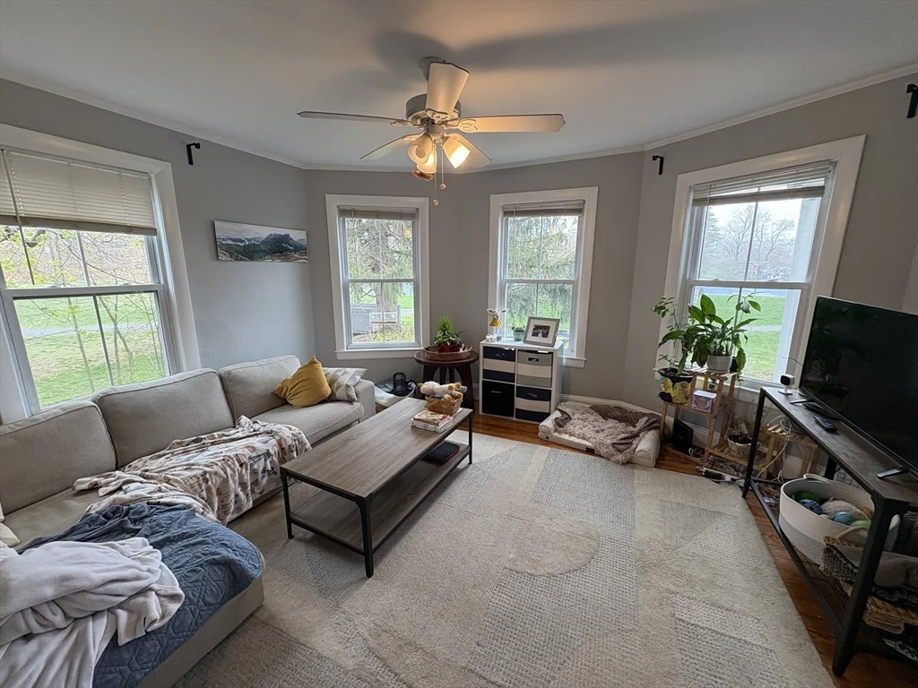 2 Willow Ter, Newton