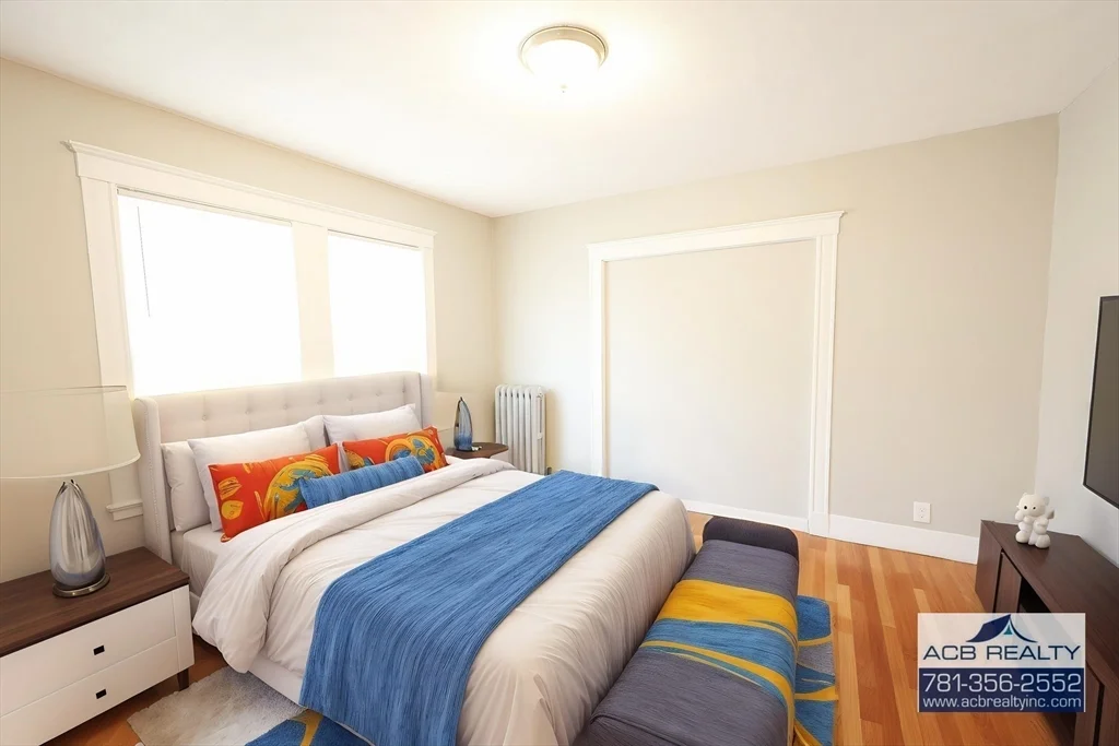 10 Mattakeeset St, Hyde Park