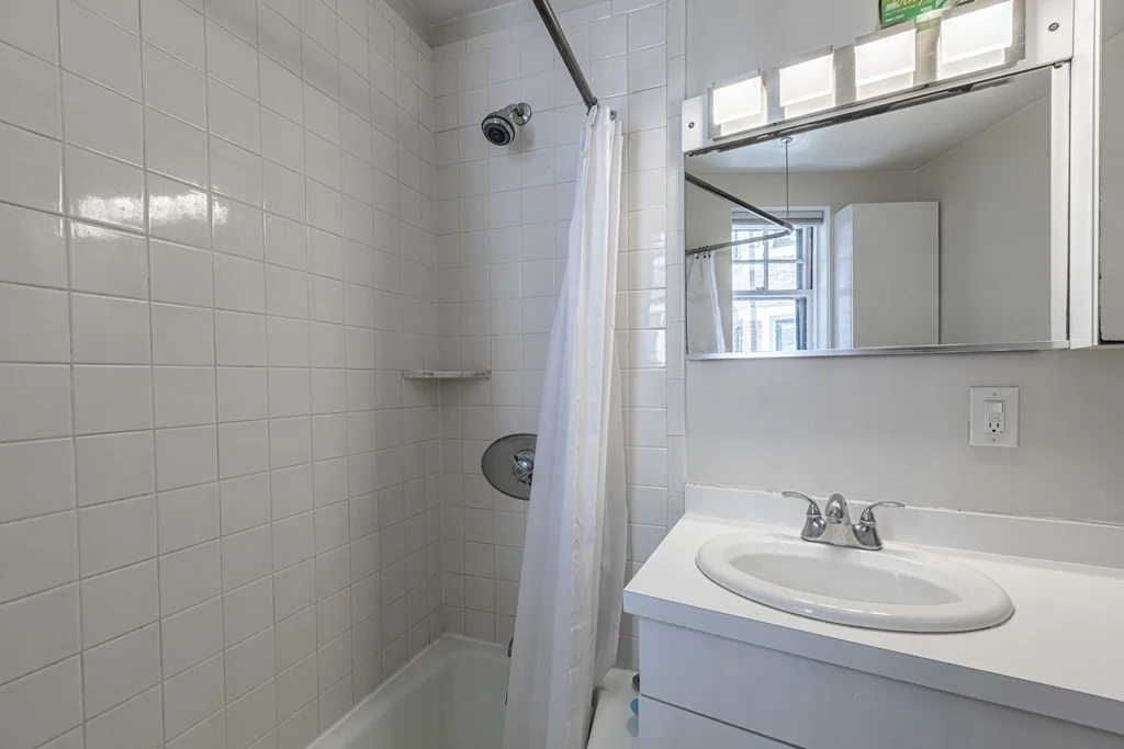 993 Memorial Dr, West Cambridge