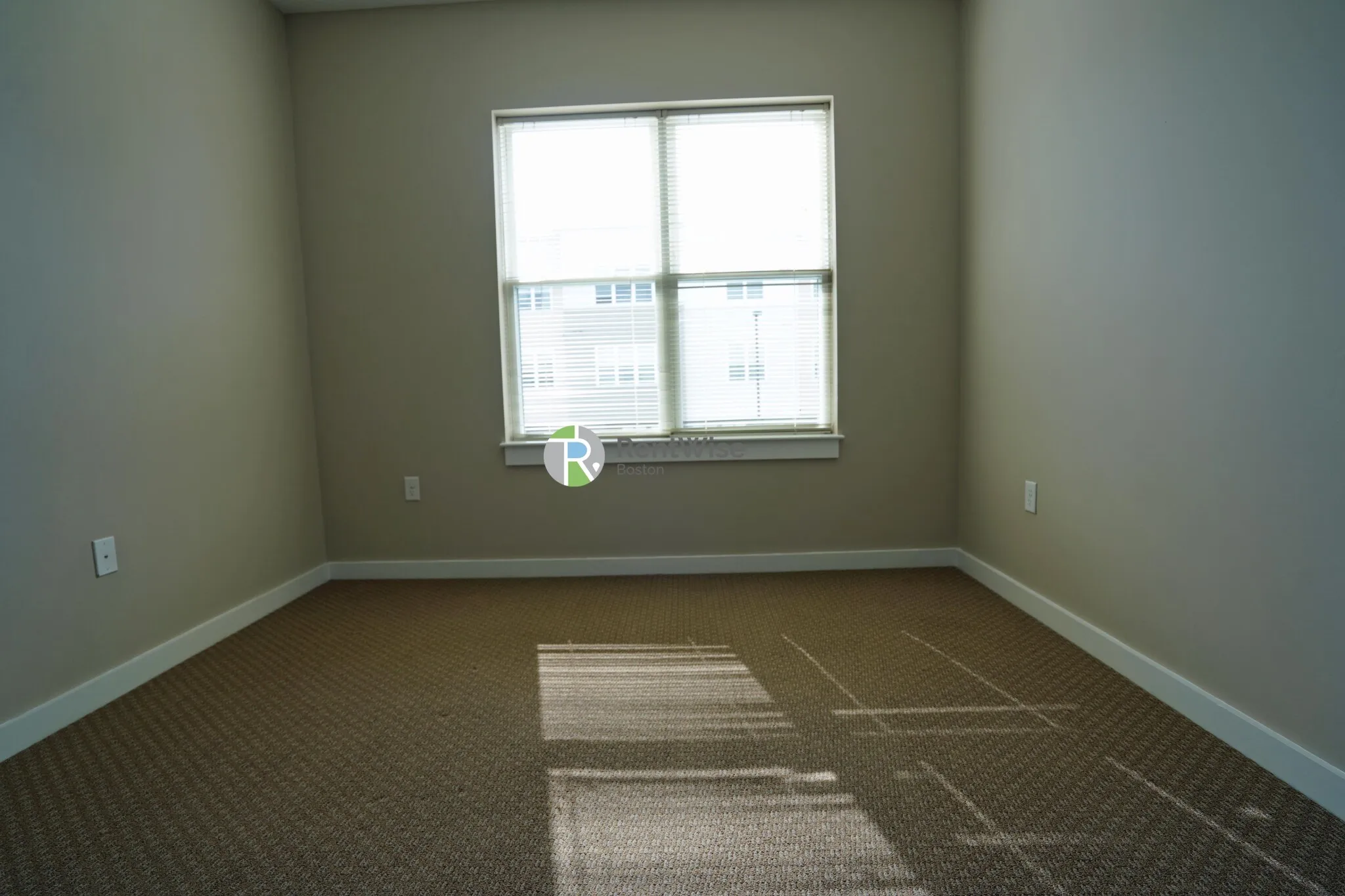 625 Mcgrath Highway, East Somerville