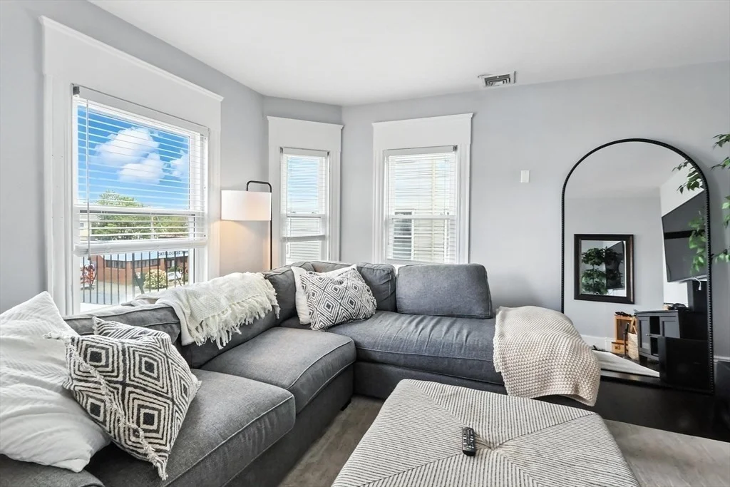 637 Broadway, Everett