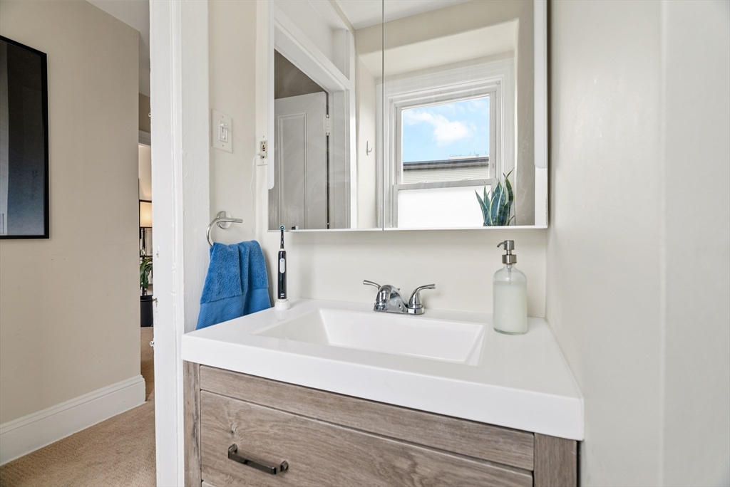 37 Putnam Ave, Riverside