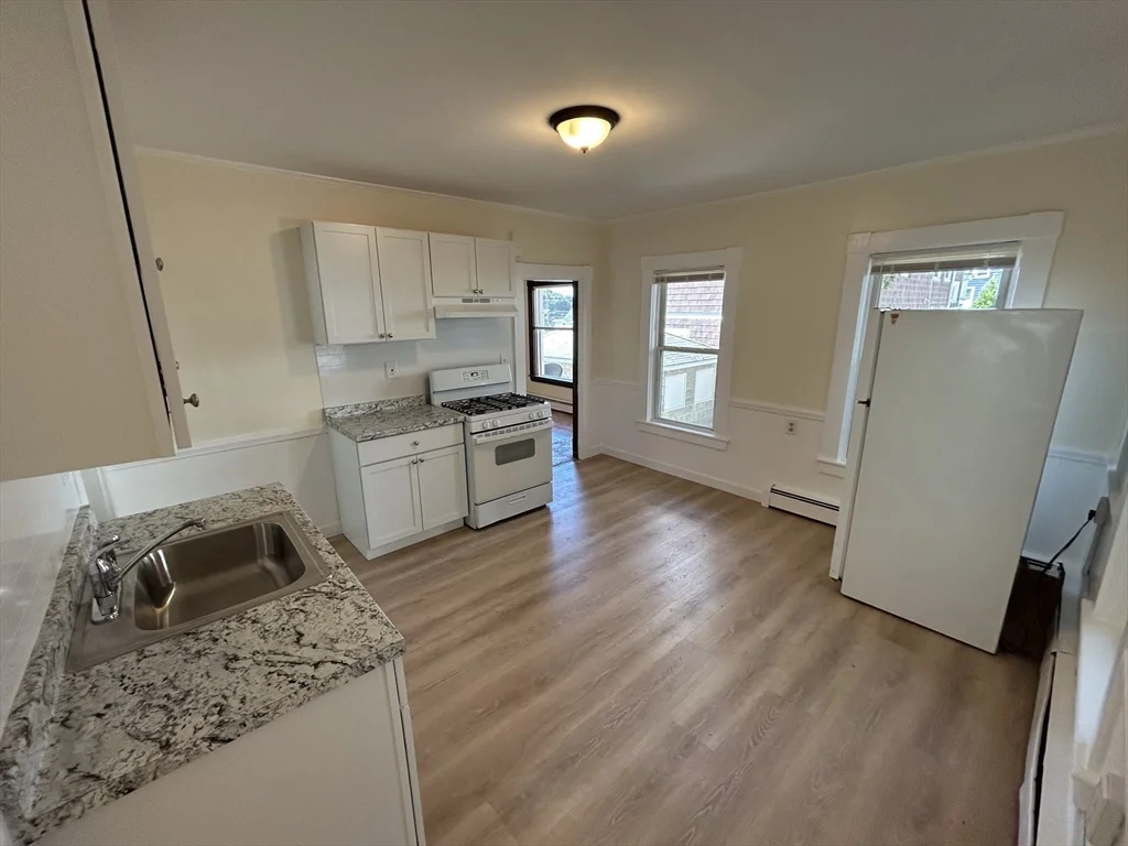 15 Estabrook Ave, Marlborough