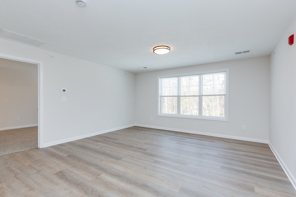 60 Sherburne Ave, Tyngsborough