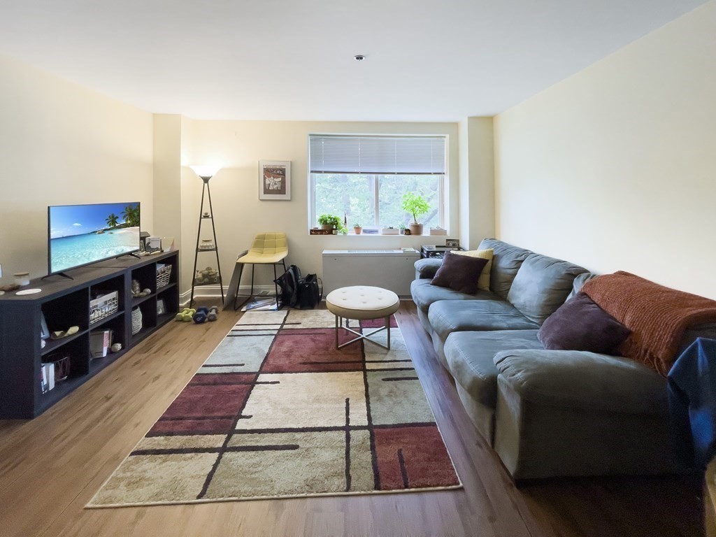 332 Jamaicaway, Jamaica Plain