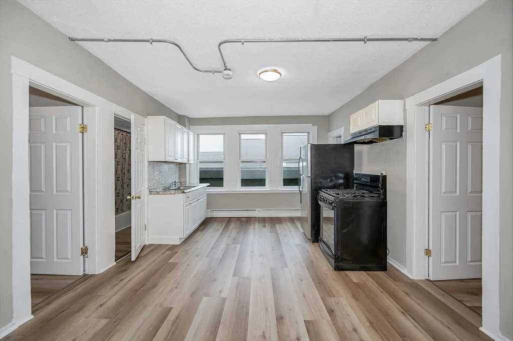 50 1/2 Common St, North Lawrence