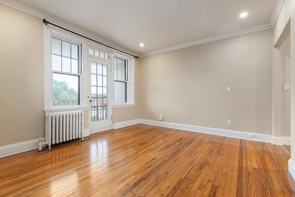 2035 Commonwealth Ave, Brighton