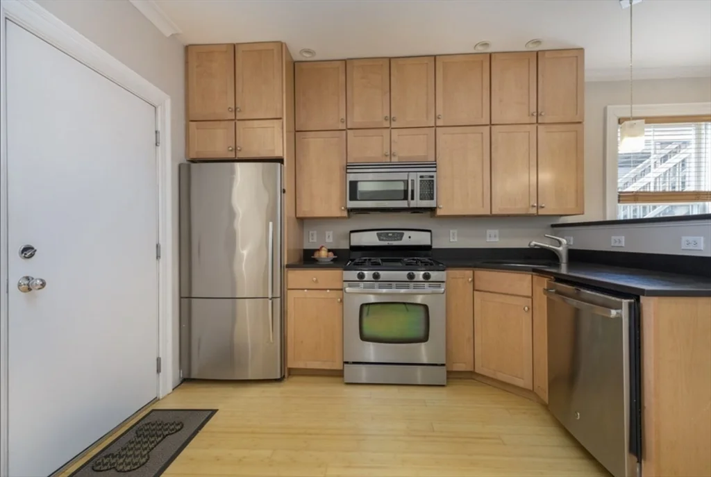 3 Leeds St, South Boston