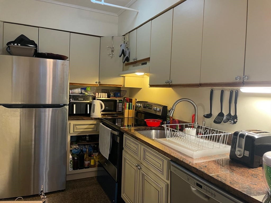 1607 Commonwealth Ave, Brighton