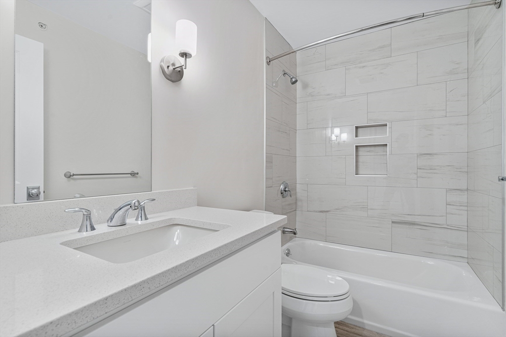 15 Lily Pond Ln, Lexington