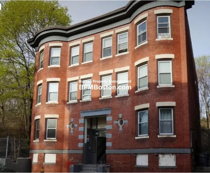 96 Woodledge St, Roxbury