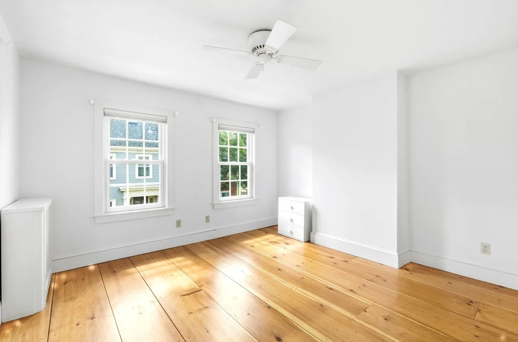 64 Pearl St, Charlestown